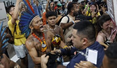 Beveiligers zijn gewond geraakt toen ze met demonstranten botsten tijdens de klimaattop.