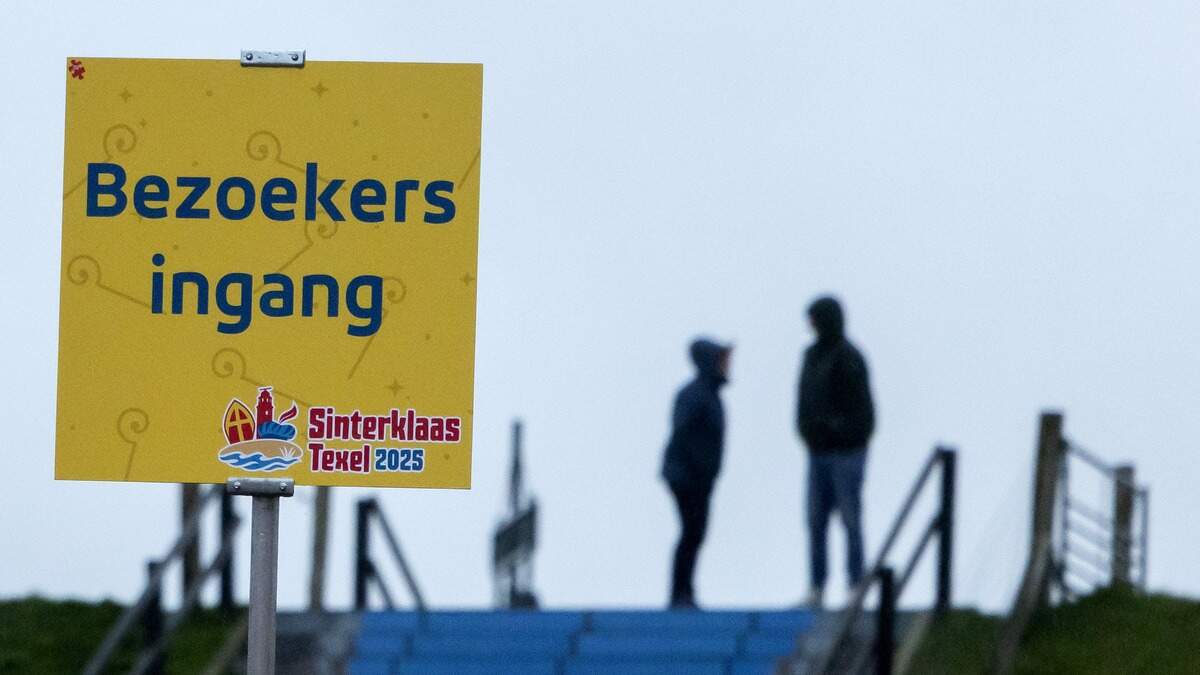 De aankomst van Sinterklaas is niet langer aan de Noorderkade in Oudeschild. Nu wordt zijn aantreden achter restaurant De Kombuis verwacht, in hetzelfde dorp.