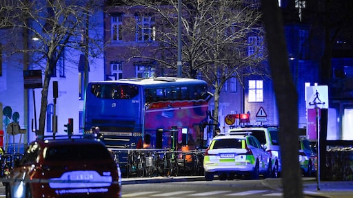 Bus in Stockholm ramt bushalte, meerdere doden en gewonden - RTL.nl
