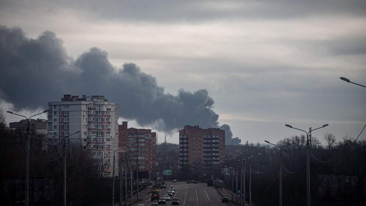 Rook boven de Oekraïense regio Soemy na een Russische luchtaanval op 14 november.