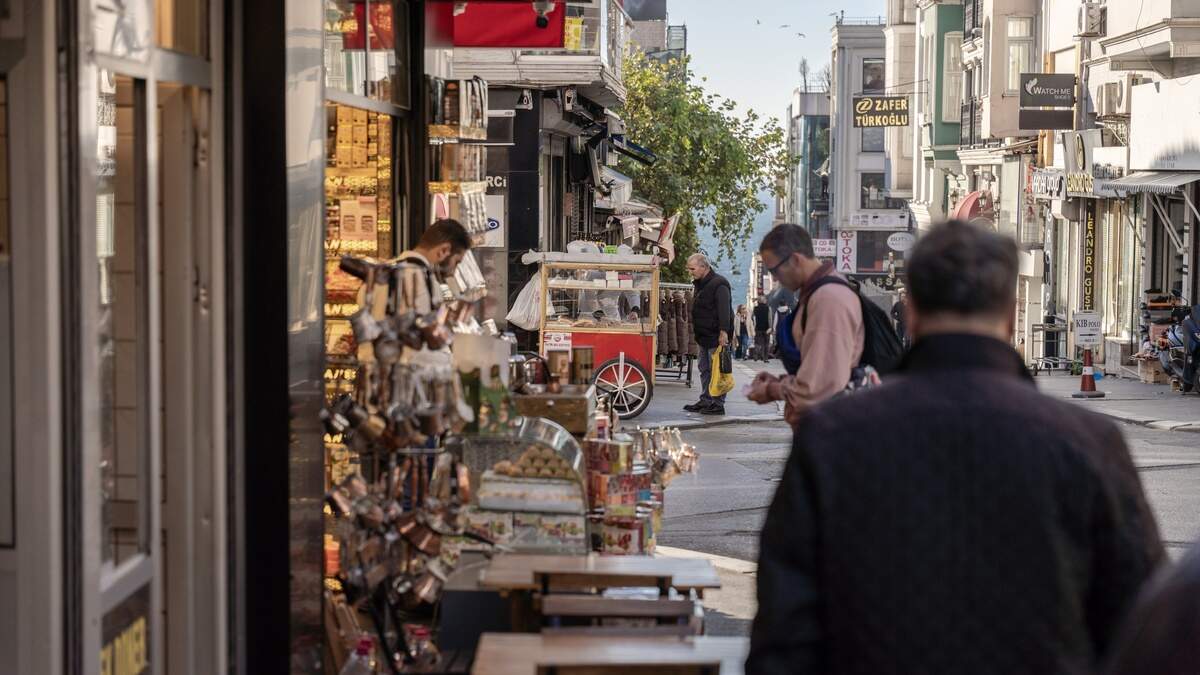 Na het overlijden van een vrouw en twee jonge kinderen in Istanbul is ook de vader gestorven, melden de autoriteiten in de Turkse metropool.