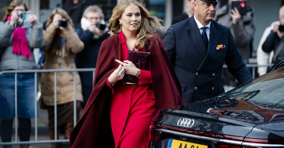 Prinses Amalia schittert in jurk van koningin Máxima