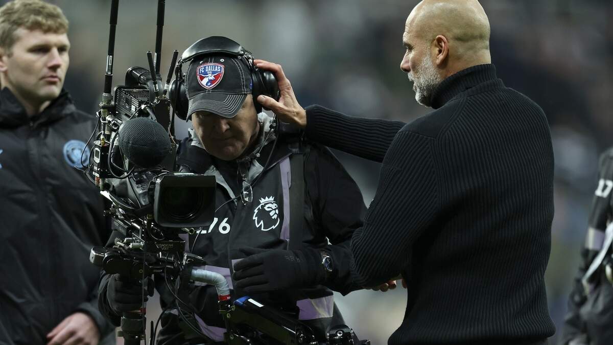Pep Guardiola had ruzie met de cameraman.
