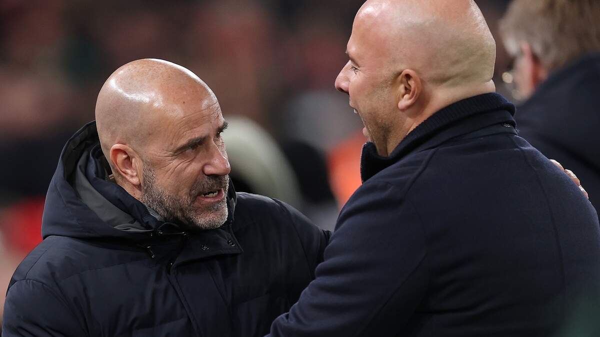 Een weerzien tussen oude bekenden. Arne Slot (R) en  Peter Bosz van PSV.