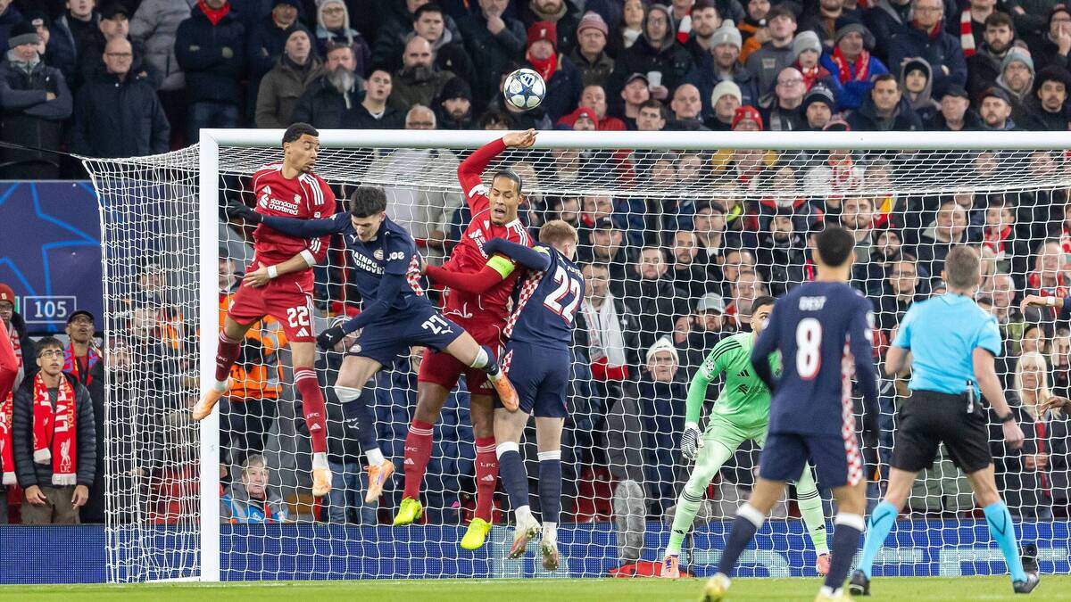 De handsbal van Virgil van Dijk die de 0-1 inluidt.