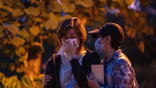 Nabestaanden Hongkong in rouw: 'Mijn laatste woorden aan haar waren: houd vol'