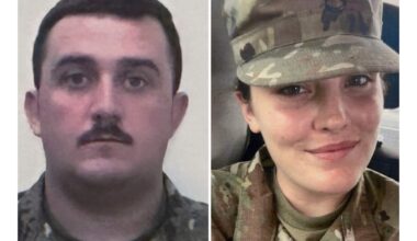 De 20-jarige Sarah Beckstrom uit de staat West Virginia overleefde de aanslag niet (r.). De toestand van Andrew Wolfe (l.) bleef donderdag kritiek.