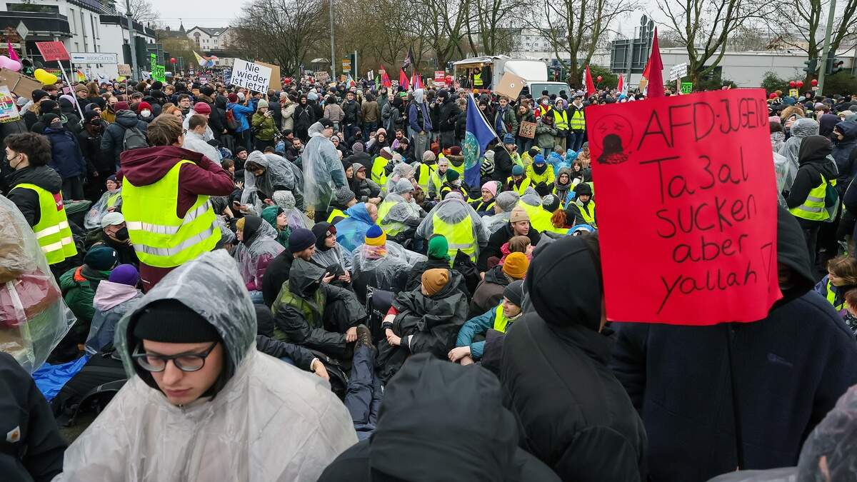 Protest bij de Afd-bijeenkomst in het Duitse Giessen.