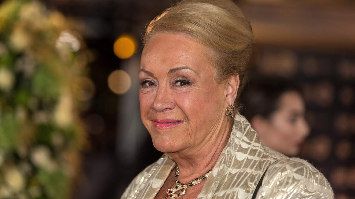 Viola Holt is overleden.