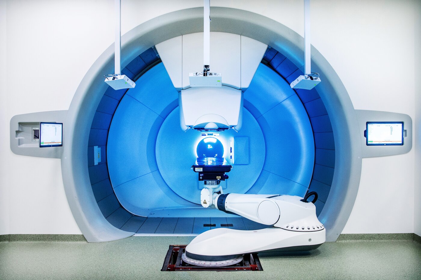 Machine zoekt patiënt: zonder bewijs gingen prestigieuze kankercentra hersentumoren bestralen - Follow the Money