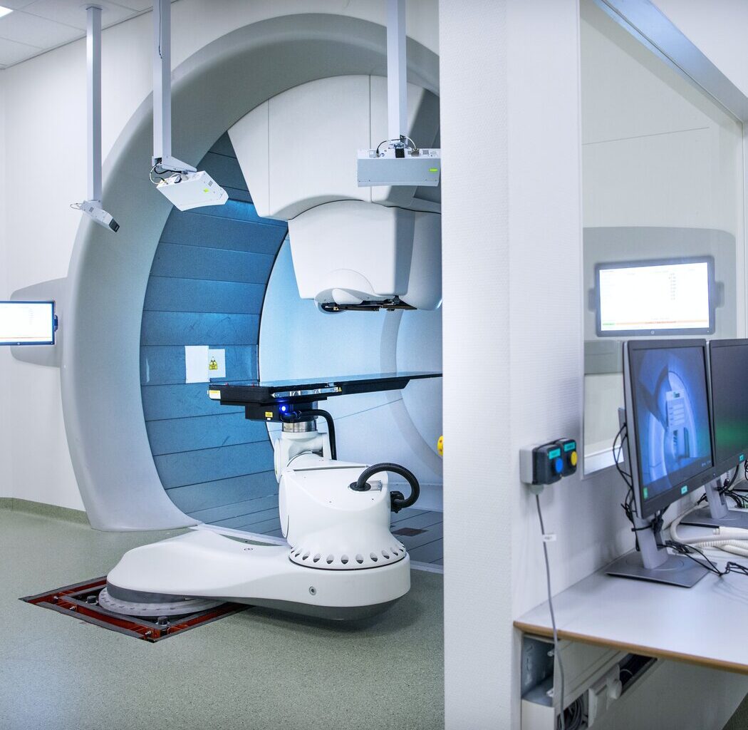 Patiënten met hersentumor vroegtijdig overleden na bestraling in peperdure kankercentra - Follow the Money