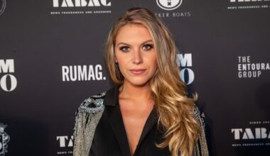 Jessie Jazz Vuijk deelt foto van babybuik na zwangerschapsaankondiging: 'Minibuikje'