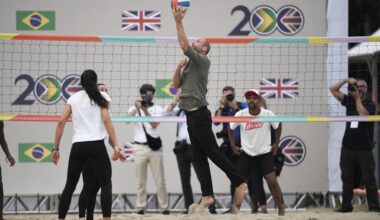 William werkt zich in het zweet op strand Copacabana