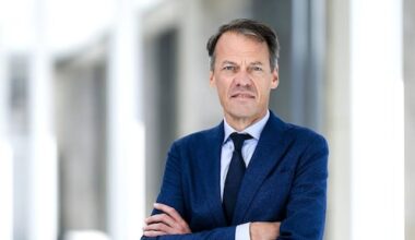 Tijs van den Brink draagt stropdas als symbool voor nieuwe rol