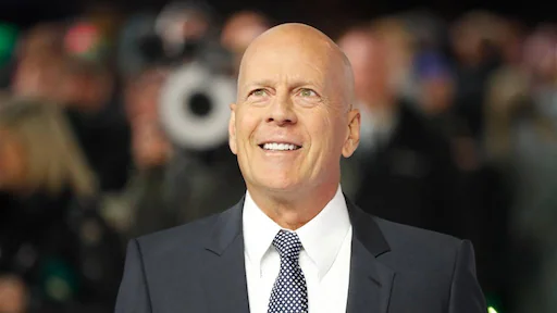 Bruce Willis kan niet meer zelfstandig lopen: 'Mantelzorg wordt erg zwaar'