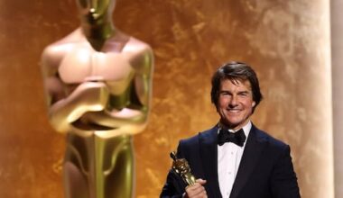 Tom Cruise emotioneel bij ontvangst ere-Oscar