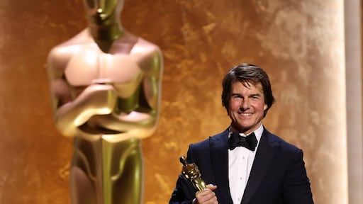 Tom Cruise emotioneel bij ontvangst ere-Oscar