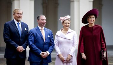 Zien: Koningspaar ontvangt Guillaume en Stéphanie van Luxemburg