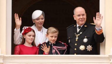 Albert en Charlène met familie bij nationale feestdag