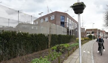 Begeleider laat zich weekenden lang insluiten op kamer moordenaar in tbs-kliniek