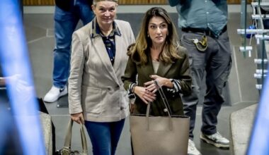 VVD wil politici deel inkomen in partijkas laten storten om partij overeind te houden