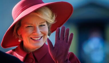 Mathilde heeft een bril nodig om voor te lezen