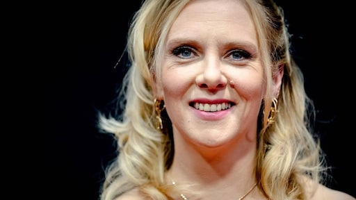 Jelka van Houten onthult pijnlijke jeugd met stiefvader in Boerderij van Dorst: 'Deed sadistische dingen'