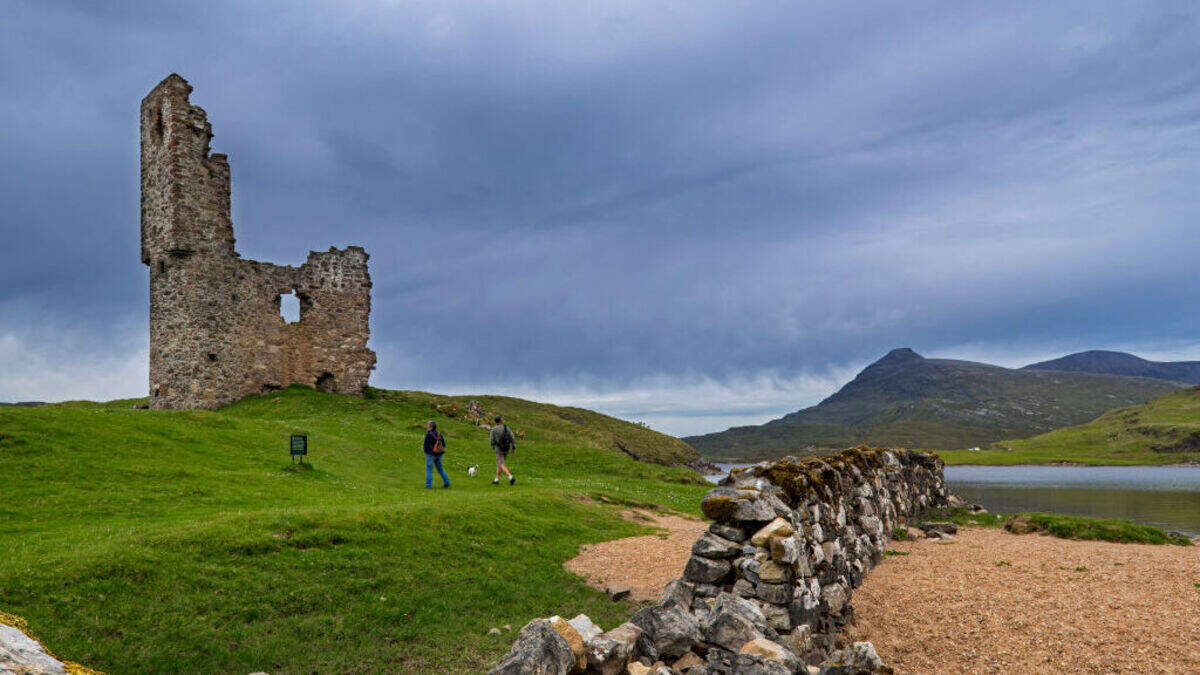 Dankzij de inzet van Historic Environment Scotland en het lokale landgoedpersoneel kon de schade inmiddels worden hersteld.