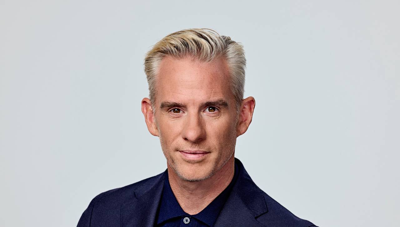 'Hij doet het weer': Art Rooijakkers geniet weer van zijn herstelde stem