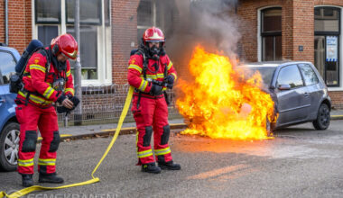 Auto vliegt in brand in Appingedam - Eemskrant.nl