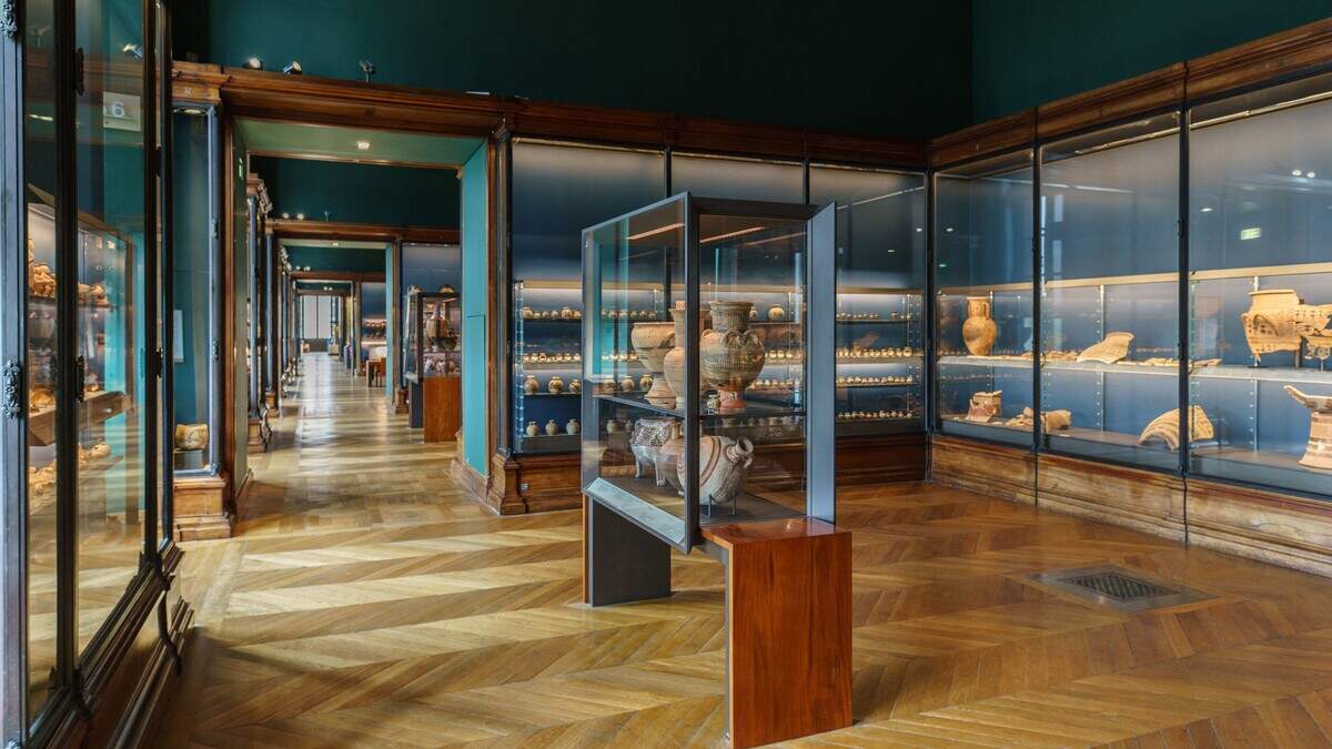 Louvre sluit zalen met Grieks keramiek omdat steunbalken instabiel zijn