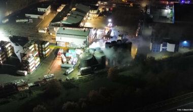 Grip 1: Grote brand bij tankcleaningbedrijf in Venlo [+video]