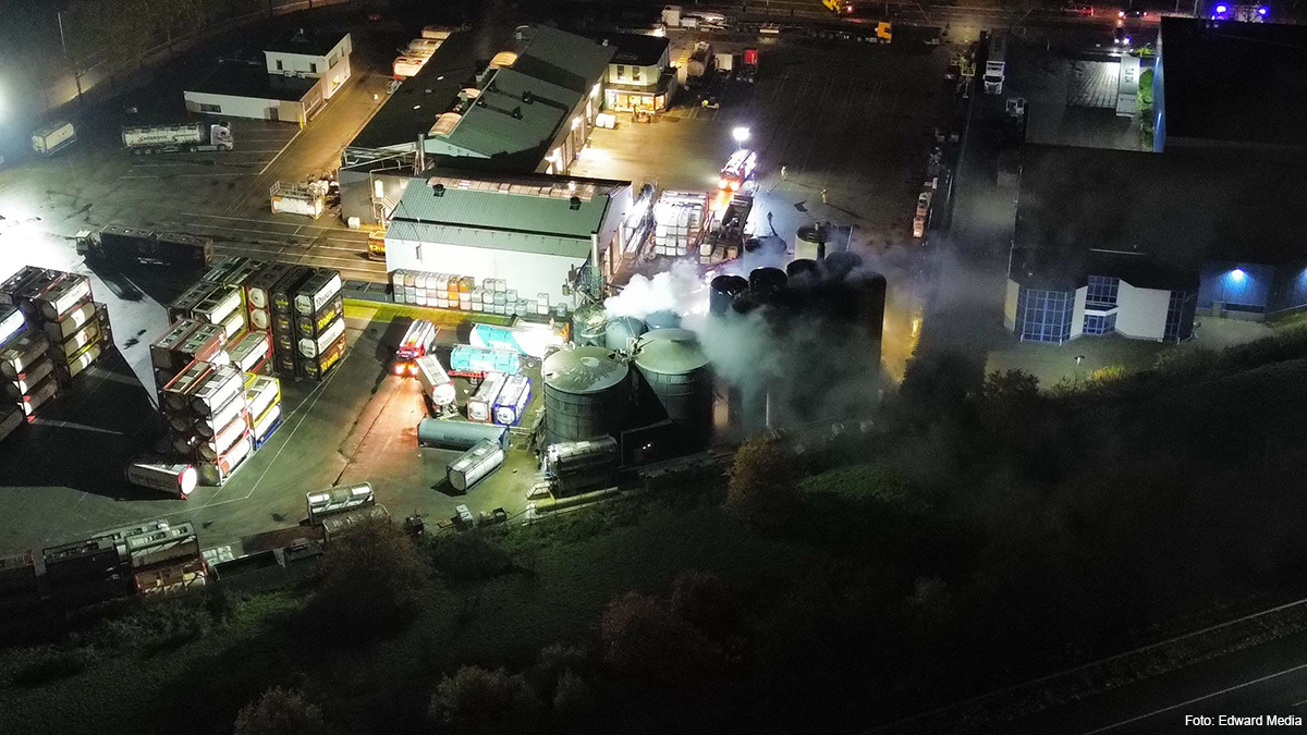 Grip 1: Grote brand bij tankcleaningbedrijf in Venlo [+video]