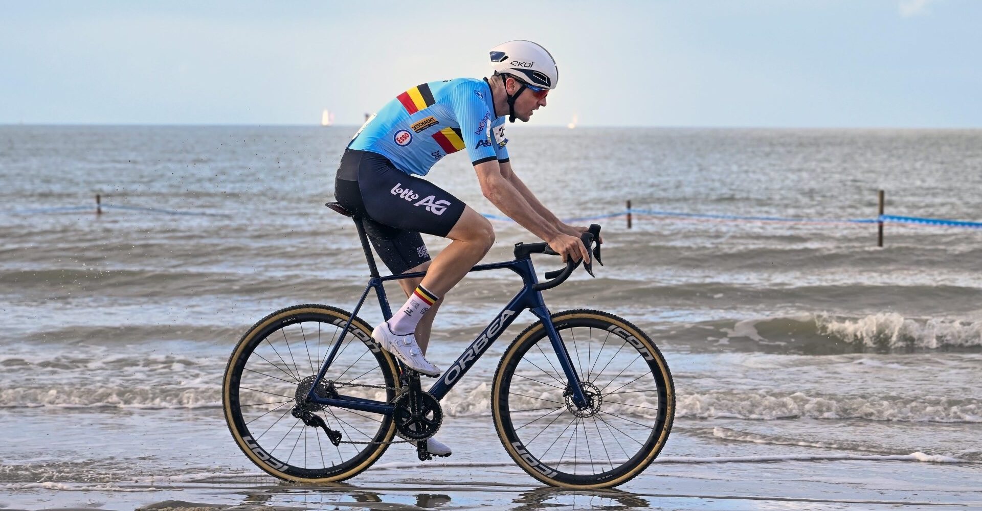 Belgische crossers met 'er zijn geen excuses' sokken