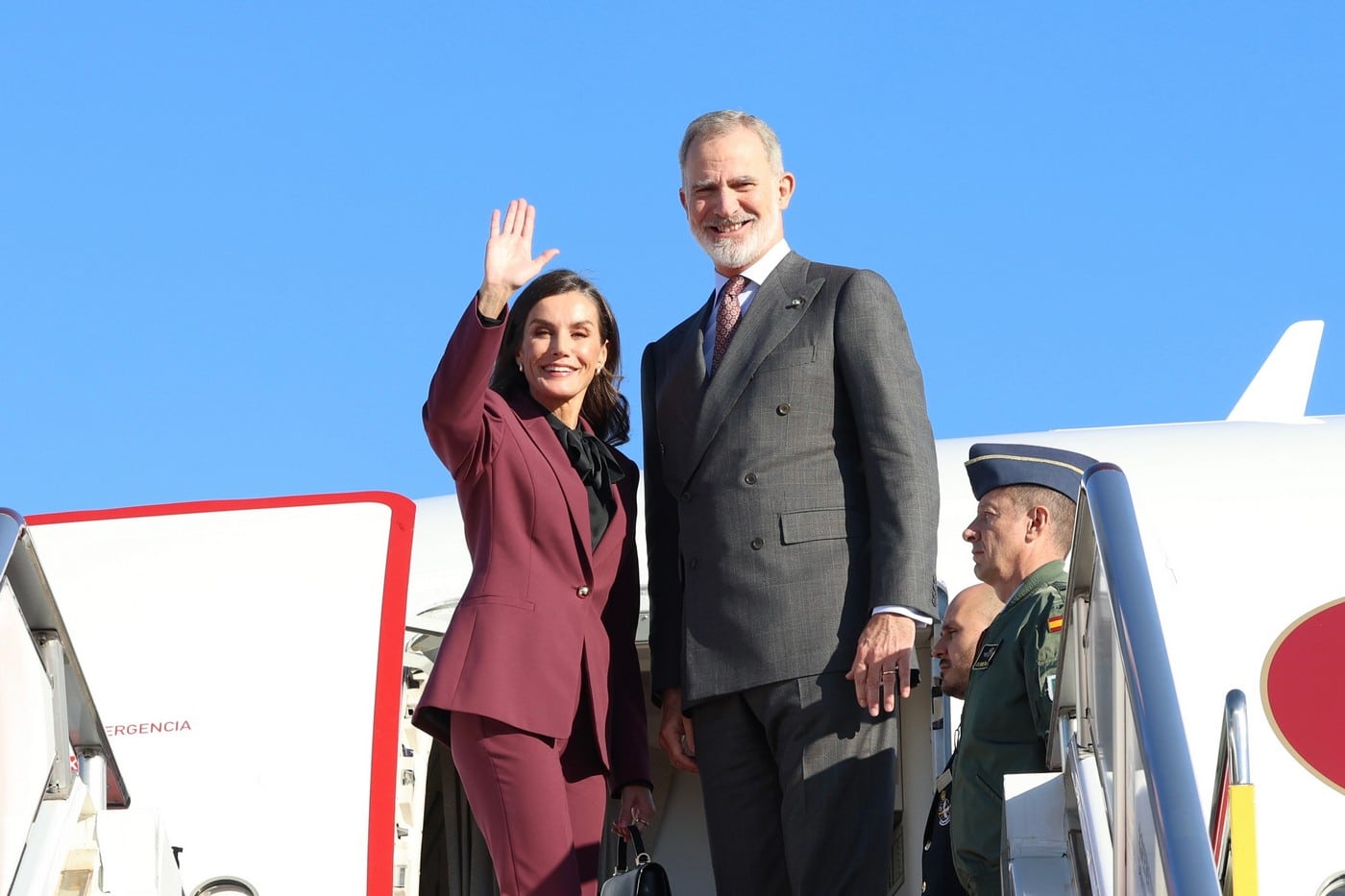 Trendkleur voor Letizia bij ontmoeting Spaanse gemeenschap