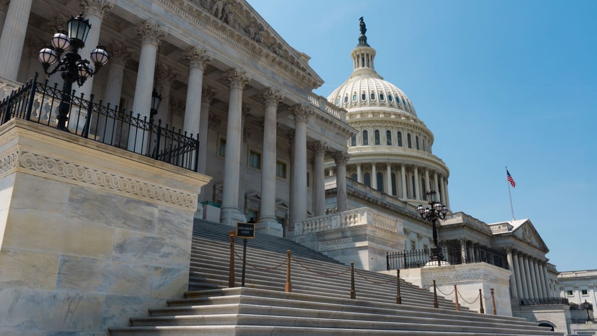 Bitcoin krabbelt op na groot nieuws uit Washington, XRP pakt hoofdrol