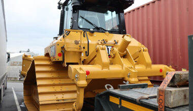 Duitse politie legt deels ontdooid diepvriesproductentransport stil en stopt overbeladen zwaar transport bij controles