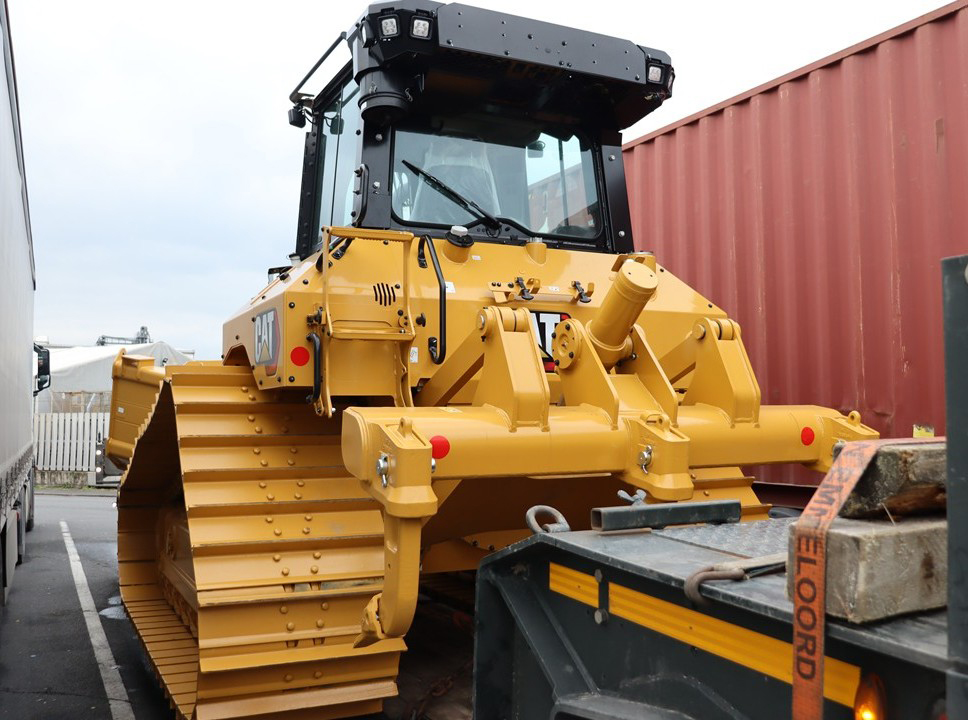 Duitse politie legt deels ontdooid diepvriesproductentransport stil en stopt overbeladen zwaar transport bij controles