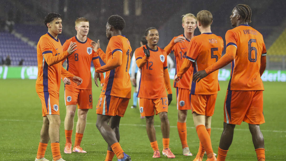 Jong Oranje viert de 2-0.