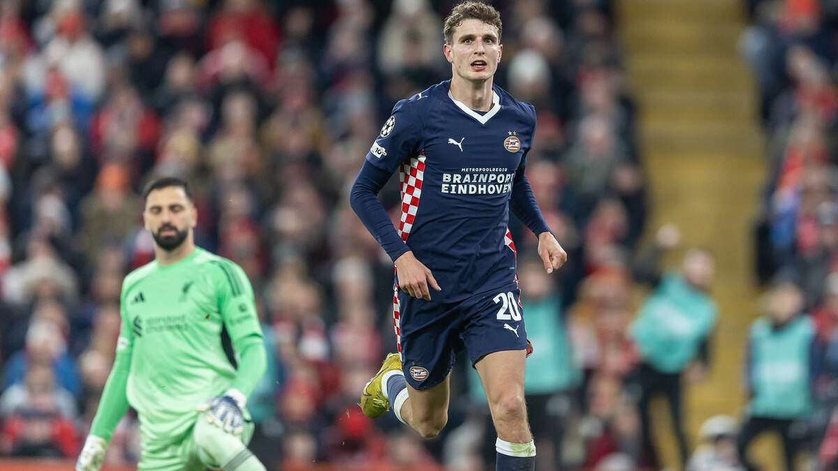 Guus Til maakte de tweede goal tegen Liverpool.