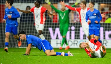 Eliav Adjedj (links) heeft Romano Postema naar de grond getrapt.