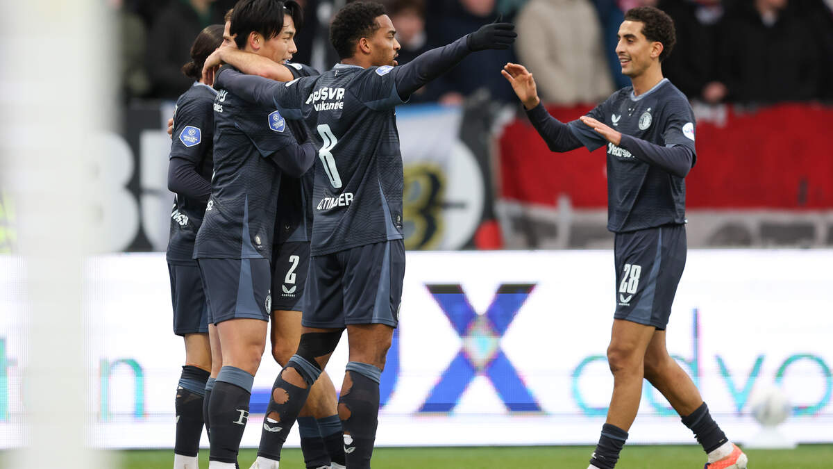 Vreugde bij Feyenoord na de openingstreffer van Ueda.