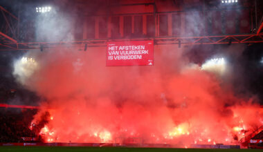 Vuurwerk bij Ajax-FC Groningen.