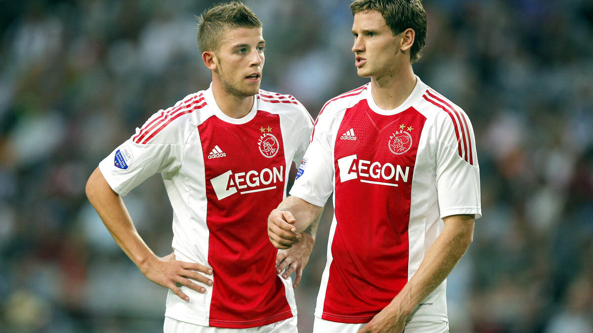 Toby Alderweireld in zijn Ajax-tijd met zijn collega Jan Vertonghen.