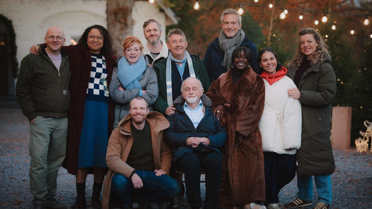 Sven de Leijer weet voor eindejaarsprogramma ‘Vrede op aarde’ eindelijk jurylid te strikken dat al elk jaar gevraagd werd