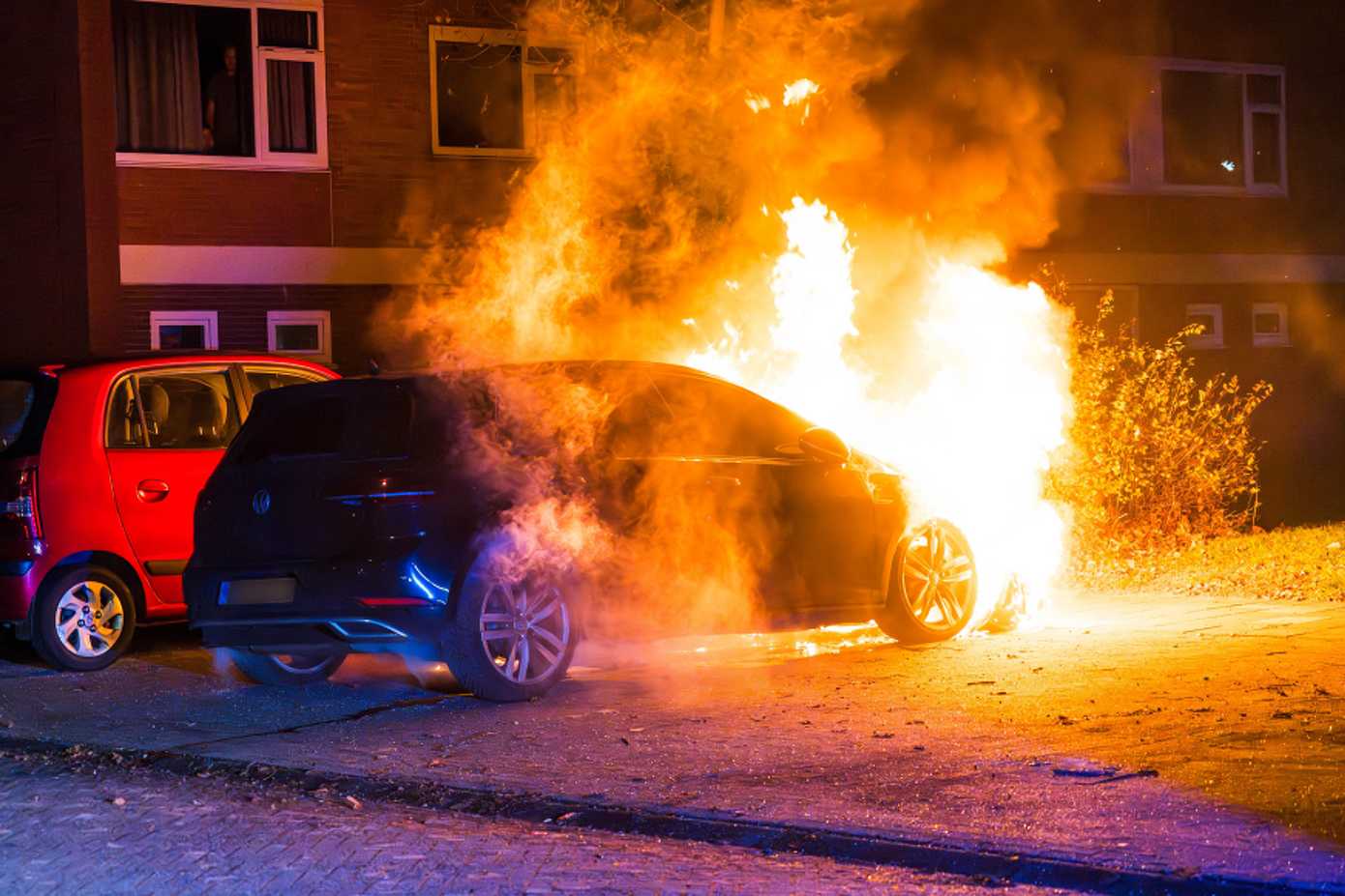 auto verwoest door brandstichting in Assen