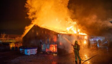 Zeer grote uitslaande brand in schuur in Gorinchem