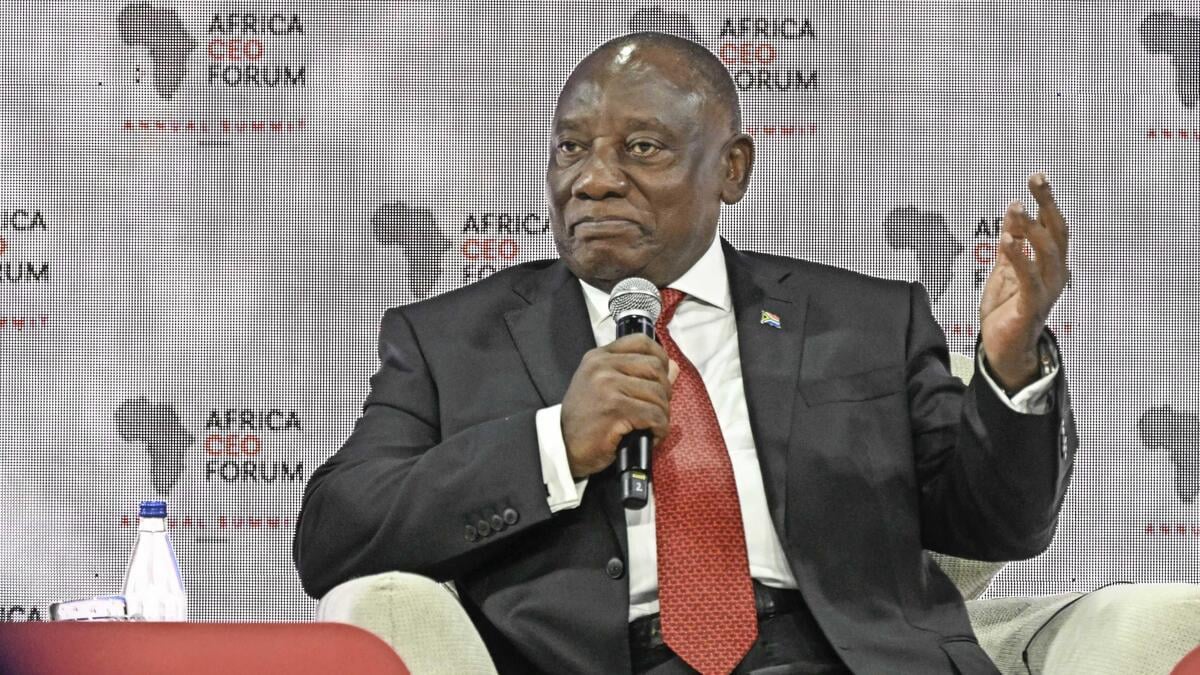 De Zuid-Afrikaanse president Cyril Ramaphosa zegt dat een groep van 153 Palestijnen „op mysterieuze wijze” in Zuid-Afrika is aangekomen.