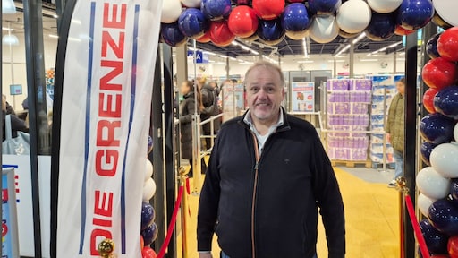 Nieuwe prijsvechter opent in rap tempo winkels, koopt restpartijen op