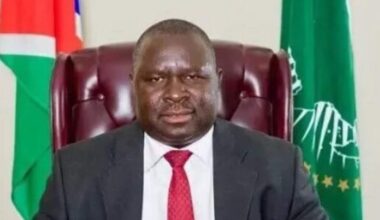 De Namibische politicus Adolf Hitler Uunona (59) heeft besloten zijn tweede naam te laten verwijderen.